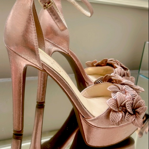Jessica Simpson Rose Gold Heels - Picture 1 of 6